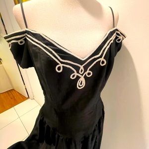 Karin Stevens Vintage Black off The Shoulders Smocked Back White Trim Dress 14